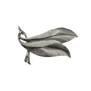 Crown Trifari Silver Leaf Brooch Textured Elegant Nature‎ Inspired Jewelry Gift